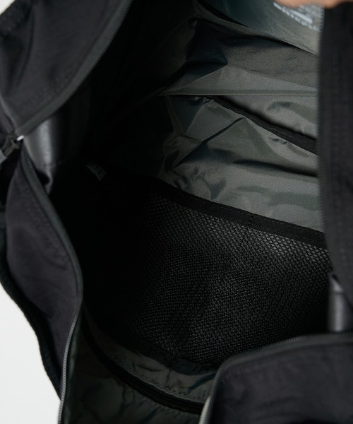 WHITE MOUNTAINEERING(ホワイトマウンテニアリング)の「【White Mountaineering / ホワイトマウンテニアリング】WM×BRIEFING HOBO SHOULDER TALL(ショルダーバッグ・メンズ・ブラック・FREE)」の6枚目の写真