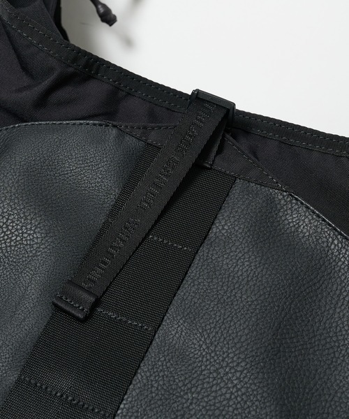 WHITE MOUNTAINEERING(ホワイトマウンテニアリング)の「【White Mountaineering / ホワイトマウンテニアリング】WM×BRIEFING HOBO SHOULDER TALL(ショルダーバッグ・メンズ・ブラック・FREE)」の8枚目の写真