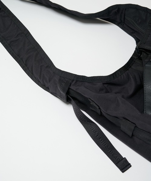 WHITE MOUNTAINEERING(ホワイトマウンテニアリング)の「【White Mountaineering / ホワイトマウンテニアリング】WM×BRIEFING HOBO SHOULDER TALL(ショルダーバッグ・メンズ・ブラック・FREE)」の9枚目の写真