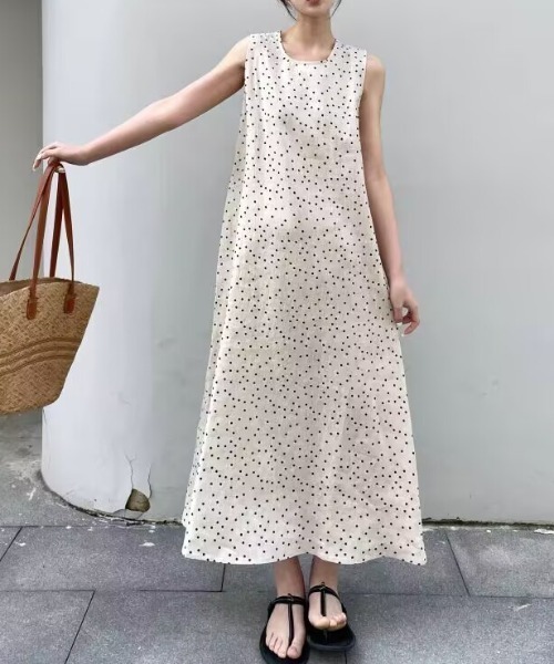 CHUL(チュル)の「ドット柄ノースリーブロングワンピース(ワンピース・レディース・ホワイト・XX-LARGE/X-LARGE/LARGE/MEDIUM)」の4枚目の写真