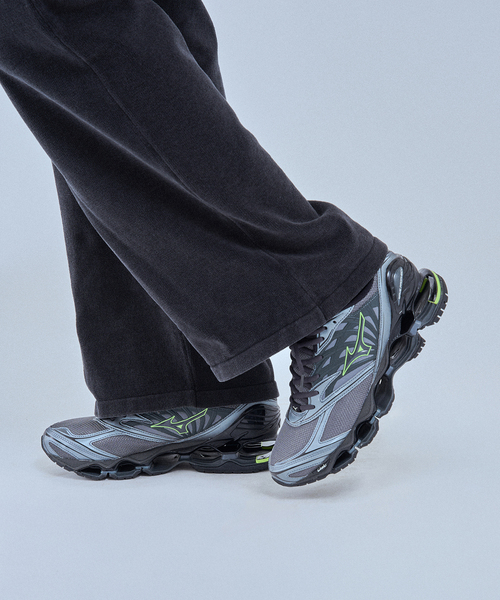 MIZUNO(ミズノ )の「【日本国内限定カラー】MIZUNO WAVE PROPHECY LS D1GA3337-09(スニーカー・メンズ・チャコールグレー・24cm/24.5cm/25cm/25.5cm/27cm/27.5cm/28cm/28.5cm/29cm/23.5cm)」の14枚目の写真