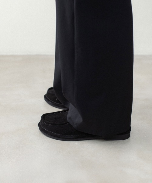 ATTACHMENT(アタッチメント)の「カウスエード チロリアンバブーシュ / COW SUEDE TYROLEAN BABOUCHE(モカシン/デッキシューズ・メンズ・カーキ/ブラック・42/41/43/44)」の9枚目の写真