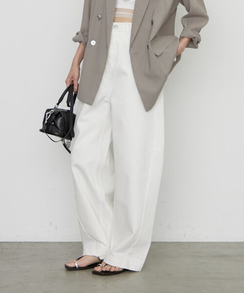 LOUNGEDRESS（ラウンジドレス）の「バレルレッグデニムパンツ（デニムパンツ・レディース・オフホワイト/ブルー・SMALL/MEDIUM）」の9枚目の写真