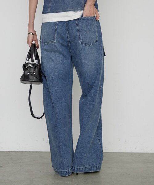 LOUNGEDRESS（ラウンジドレス）の「バレルレッグデニムパンツ（デニムパンツ・レディース・オフホワイト/ブルー・SMALL/MEDIUM）」の18枚目の写真