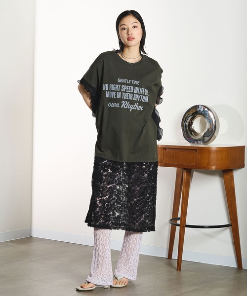 ROSE BUD(ローズバッド)の「OKIRAKU×ROSEBUD/LACE SKIRT LOGO DRESS(ワンピース・レディース・オートミール/ブラック・ONE SIZE)」の2枚目の写真