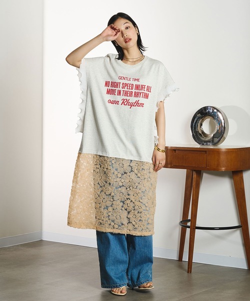 ROSE BUD(ローズバッド)の「OKIRAKU×ROSEBUD/LACE SKIRT LOGO DRESS(ワンピース・レディース・オートミール/ブラック・ONE SIZE)」の5枚目の写真
