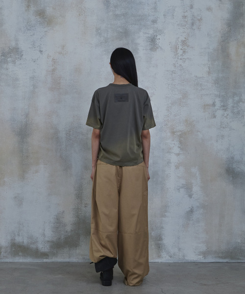 PARADIGMFILM（パラダイムフィルム）の「[Ep.02] VTGフェイドクロップTシャツ（ライトカーキ）（Tシャツ/カットソー・レディース・その他・MEDIUM/LARGE）」の5枚目の写真
