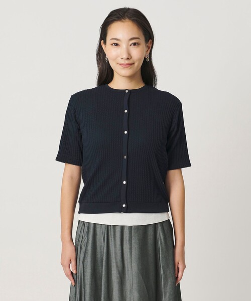 A DAY IN THE LIFE UNITED ARROWS(アデイインザライフユナイテッドアローズ)の「ジャガード ミニケーブルカーディガン 5分袖 <A DAY IN THE LIFE>(カーディガン/ボレロ・レディース・ダークグレー/ネイビー/ナチュラル・FREE)」の5枚目の写真