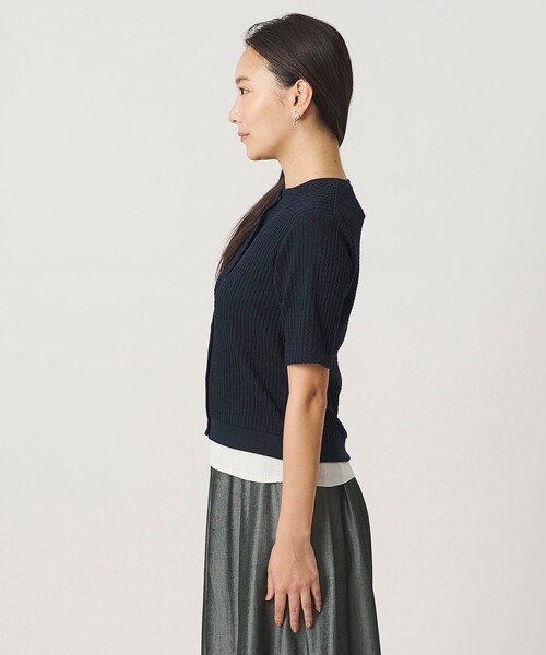 A DAY IN THE LIFE UNITED ARROWS(アデイインザライフユナイテッドアローズ)の「ジャガード ミニケーブルカーディガン 5分袖 <A DAY IN THE LIFE>(カーディガン/ボレロ・レディース・ダークグレー/ネイビー/ナチュラル・FREE)」の6枚目の写真