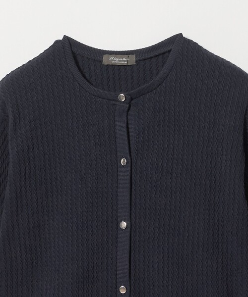 A DAY IN THE LIFE UNITED ARROWS(アデイインザライフユナイテッドアローズ)の「ジャガード ミニケーブルカーディガン 5分袖 <A DAY IN THE LIFE>(カーディガン/ボレロ・レディース・ダークグレー/ネイビー/ナチュラル・FREE)」の10枚目の写真