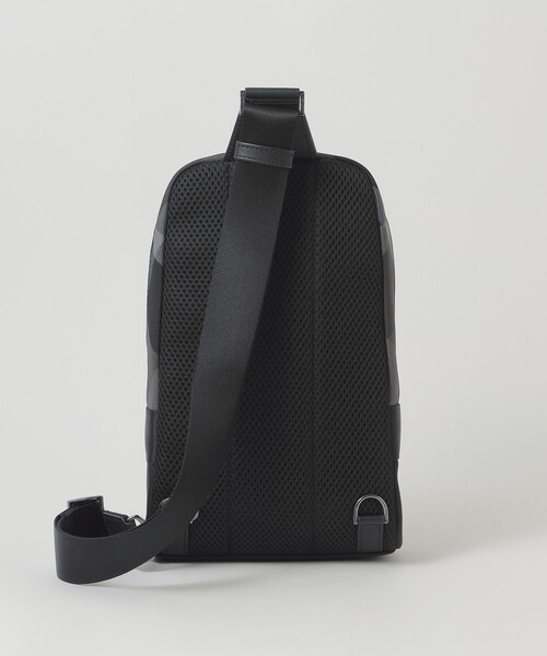 BLACK LABEL CRESTBRIDGE(ブラックレーベル・クレストブリッジ)の「ライトウェイトコーデュラバリスティックスマートボディバッグ(ボディバッグ/ウエストポーチ・メンズ・ブラック・FREE)」の4枚目の写真