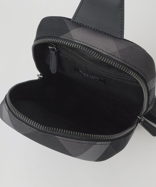 BLACK LABEL CRESTBRIDGE(ブラックレーベル・クレストブリッジ)の「ライトウェイトコーデュラバリスティックスマートボディバッグ(ボディバッグ/ウエストポーチ・メンズ・ブラック・FREE)」の5枚目の写真