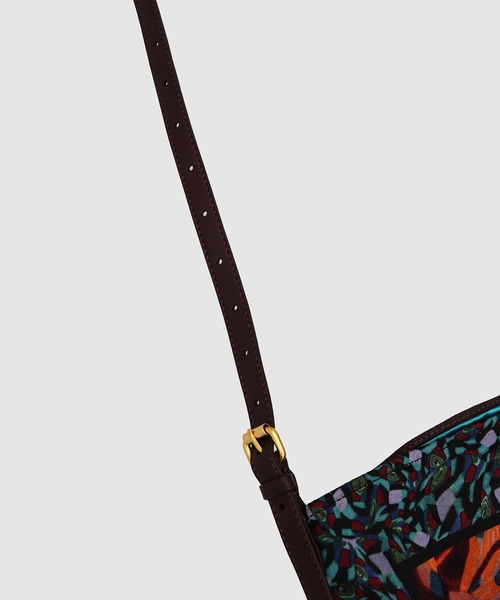 DRIES VAN NOTEN(ドリスヴァンノッテン)の「BW262-SCARF218-4179 W.L BAG(ショルダーバッグ・レディース・その他1・ONE SIZE)」の3枚目の写真