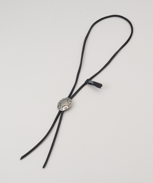 FRAMeWORK(フレームワーク)の「YUKETEN/ユケテン LEATHER BOLO TIE W CONCHO(ネックレス・レディース・ブラック・FREE)」の2枚目の写真