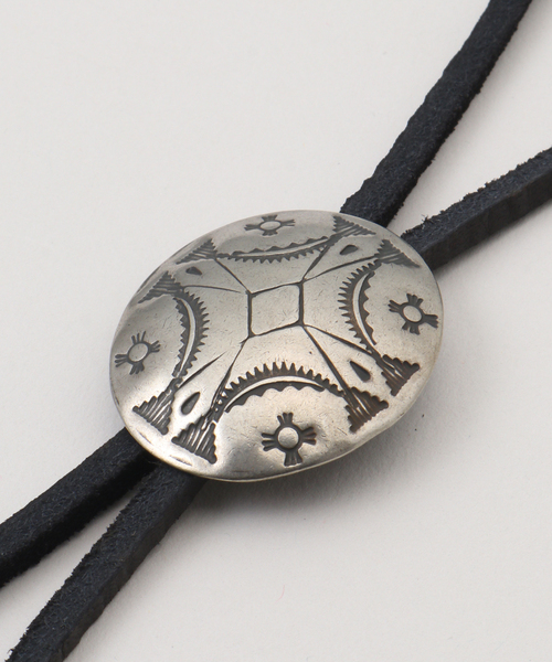 FRAMeWORK(フレームワーク)の「YUKETEN/ユケテン LEATHER BOLO TIE W CONCHO(ネックレス・レディース・ブラック・FREE)」の5枚目の写真