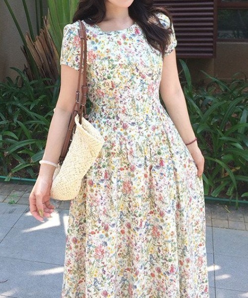 AMAJI(アマジ)の「花柄 パフスリーブ ウエストマーク ミニワンピース(ワンピース・レディース・ベージュ・LARGE/MEDIUM/SMALL/X-LARGE)」の1枚目の写真