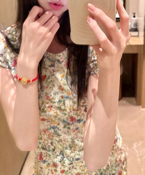 AMAJI(アマジ)の「花柄 パフスリーブ ウエストマーク ミニワンピース(ワンピース・レディース・ベージュ・LARGE/MEDIUM/SMALL/X-LARGE)」の2枚目の写真