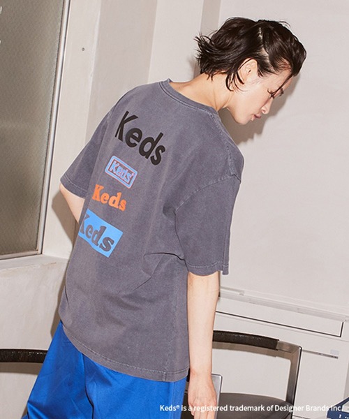 studio CLIP(スタディオクリップ)の「【Keds】ロゴピグメントTシャツ(Tシャツ/カットソー・レディース・グレー/ホワイト/ブラウン・FREE)」の1枚目の写真