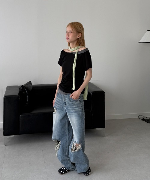 4INT.(フォイント)の「【 one color 】ダメージ デストロイド デニム ワイド パンツ(デニムパンツ・メンズ・ブルー・L/M/S)」の2枚目の写真