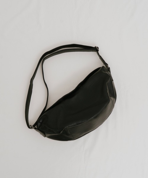 HANNE(アン)の「レザーライクラウンドボディーBAG(ボディバッグ/ウエストポーチ・レディース・ブラック・FREE)」の12枚目の写真