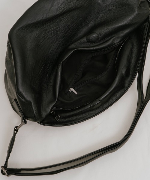 HANNE(アン)の「レザーライクラウンドボディーBAG(ボディバッグ/ウエストポーチ・レディース・ブラック・FREE)」の14枚目の写真