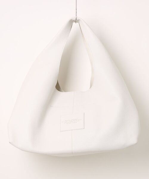 MARC JACOBS(マークジェイコブス)の「THE LEATHER SACK BAG XL/ザ レザー サック バッグ XL(ショルダーバッグ・レディース・ホワイト・ONE SIZE)」の5枚目の写真