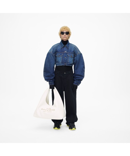 MARC JACOBS(マークジェイコブス)の「THE LEATHER SACK BAG XL/ザ レザー サック バッグ XL(ショルダーバッグ・レディース・ホワイト・ONE SIZE)」の4枚目の写真