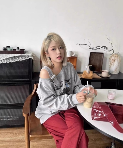 Ritzy(リッツィー)の「ペットプリントオフショルダースウェット(スウェット・レディース・グレー・M/L)」の9枚目の写真