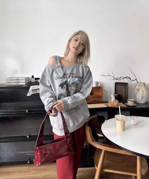 Ritzy(リッツィー)の「ペットプリントオフショルダースウェット(スウェット・レディース・グレー・M/L)」の4枚目の写真