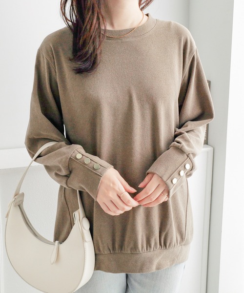 alotta(アロッタ)の「なめらか起毛袖金ボタンゆるトップス(Tシャツ/カットソー・レディース・モカ/ブラック/ボルドー/ブルー・LL/L/M)」の3枚目の写真