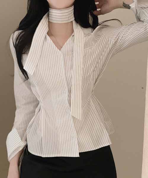 Aelina(エリナ)の「Vネックウエスト絞りストライプ柄ブラウス(シャツ/ブラウス・レディース・ホワイト/ブルー/ピンク・FREE)」の9枚目の写真