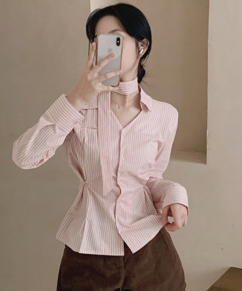 Aelina(エリナ)の「Vネックウエスト絞りストライプ柄ブラウス(シャツ/ブラウス・レディース・ホワイト/ブルー/ピンク・FREE)」の22枚目の写真