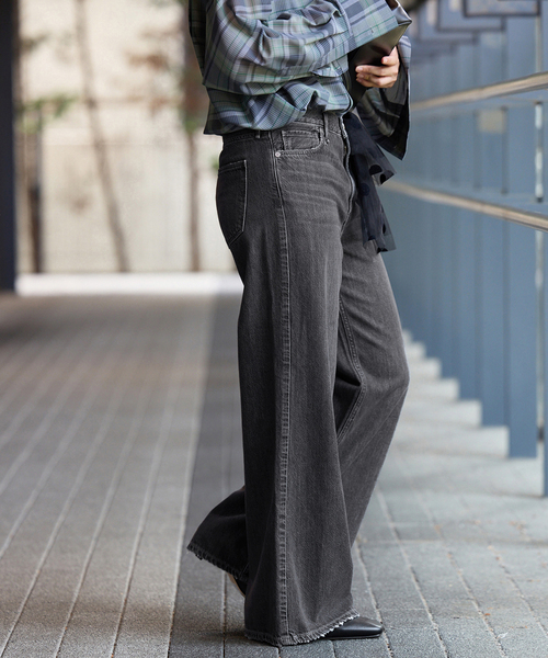 IENA(イエナ)の「upper hights/アッパーハイツ 別注 THE AUDREY デニムパンツ(デニムパンツ・レディース・ブルー/ブラック・26/22/23/24/25)」の17枚目の写真