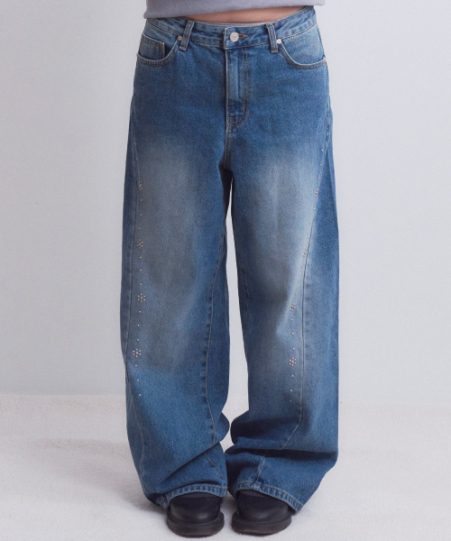 OAFISH(オアフィッシュ)の「スタッズポケットデニムパンツ、ブルー(デニムパンツ・レディース・その他・1/2)」の2枚目の写真