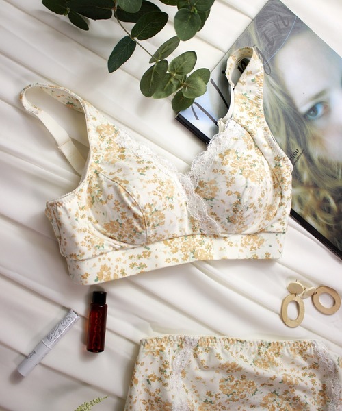 SweetMommy（スウィートマミー）の「日本製 小花柄ノンワイヤーブラジャー(授乳可能)（マタニティウェア/グッズ・レディース・レッド/ブルー/オレンジ/パープル/アクア/イエロー系その他/グレー系その他/ブルー系その他/ピンク/イエロー/ホワイト・L/M/LL/3L/X-LARGE/XX-LARGE）」の8枚目の写真