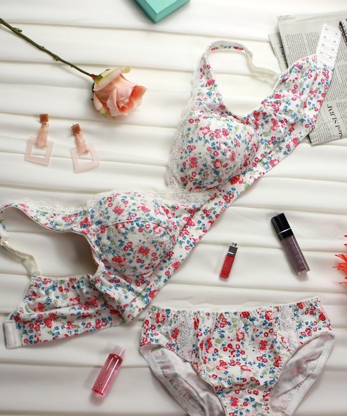 SweetMommy（スウィートマミー）の「日本製 小花柄ノンワイヤーブラジャー(授乳可能)（マタニティウェア/グッズ・レディース・レッド/ブルー/オレンジ/パープル/アクア/イエロー系その他/グレー系その他/ブルー系その他/ピンク/イエロー/ホワイト・L/M/LL/3L/X-LARGE/XX-LARGE）」の10枚目の写真