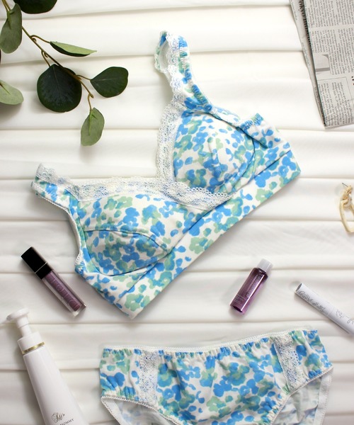 SweetMommy（スウィートマミー）の「日本製 小花柄ノンワイヤーブラジャー(授乳可能)（マタニティウェア/グッズ・レディース・レッド/ブルー/オレンジ/パープル/アクア/イエロー系その他/グレー系その他/ブルー系その他/ピンク/イエロー/ホワイト・L/M/LL/3L/X-LARGE/XX-LARGE）」の5枚目の写真