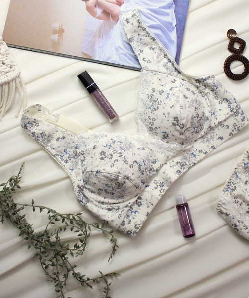 SweetMommy（スウィートマミー）の「日本製 小花柄ノンワイヤーブラジャー(授乳可能)（マタニティウェア/グッズ・レディース・レッド/ブルー/オレンジ/パープル/アクア/イエロー系その他/グレー系その他/ブルー系その他/ピンク/イエロー/ホワイト・L/M/LL/3L/X-LARGE/XX-LARGE）」の22枚目の写真