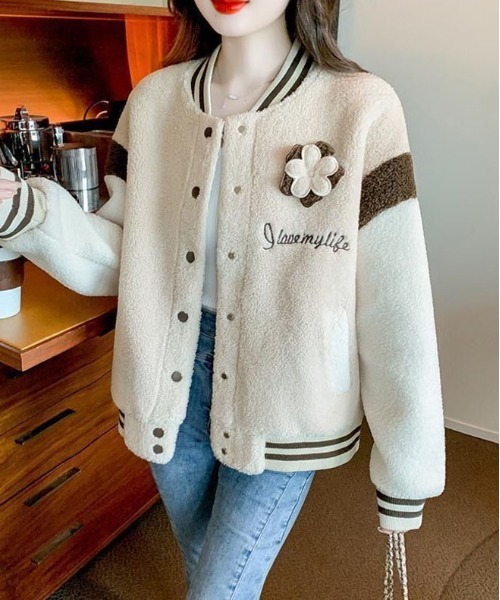 &soiree(アンドソワレ)の「フラワーワッペンボアスタジャン(スタジャン・レディース・アイボリー・X-LARGE/SMALL/MEDIUM/LARGE)」の2枚目の写真