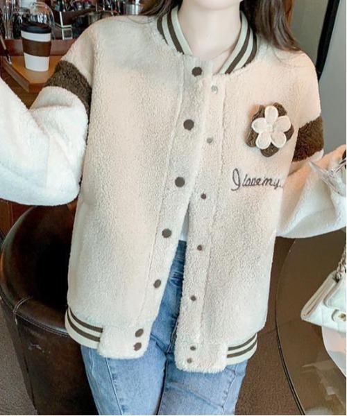 &soiree(アンドソワレ)の「フラワーワッペンボアスタジャン(スタジャン・レディース・アイボリー・X-LARGE/SMALL/MEDIUM/LARGE)」の3枚目の写真