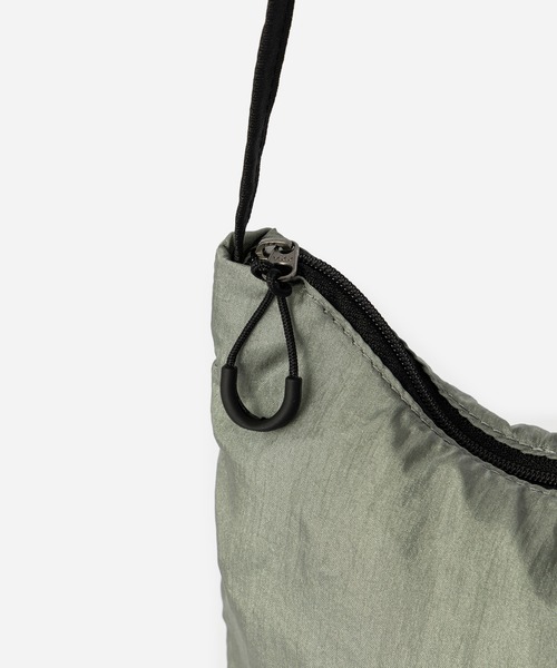 PHILMENT（フィルメント）の「PHILMENT x Saturdays NYC PH26-20 LF SACOCHE（ショルダーバッグ・メンズ・ホワイト/シルバー/ダークブラウン/ブラック・FREE）」の16枚目の写真