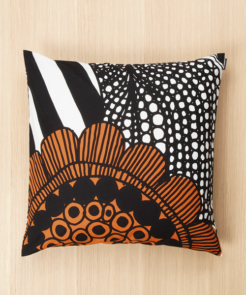 marimekko（マリメッコ）の「SIIRTOLAPUUTARHA　/ CUSHION COVER 50×50cm（クッション/クッションカバー・レディース・ブラック/オレンジ・FREE）」の2枚目の写真