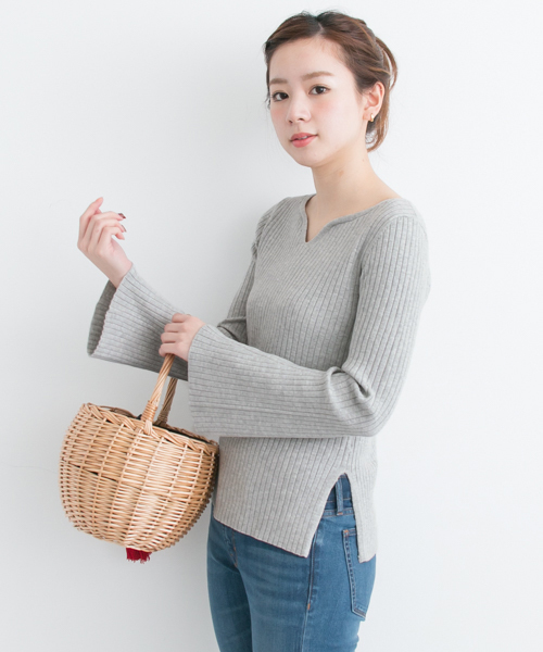 URBAN RESEARCH(アーバンリサーチ)の「 UR リブハートネックニット(ニット/セーター・レディース・オフホワイト/グレー/ピンク・FREE)」の1枚目の写真