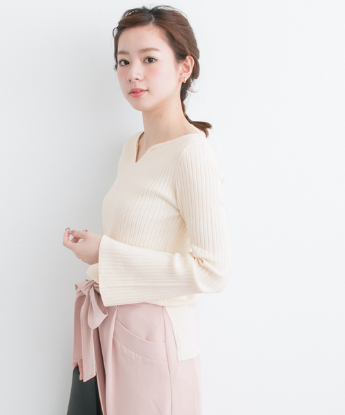 URBAN RESEARCH(アーバンリサーチ)の「 UR リブハートネックニット(ニット/セーター・レディース・オフホワイト/グレー/ピンク・FREE)」の2枚目の写真