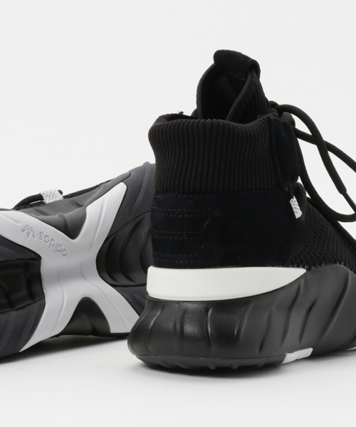 adidas（アディダス）の「オリジナルス チュブラー [TUBULAR X 2.0 PK]（スニーカー・メンズ・ブラック/ダークグリーン・22.0cm/22.5cm/23.0cm/23.5cm/24.0cm/24.5cm/25.0cm/25.5cm/26.0cm/26.5cm/27.0cm/27.5cm/28.0cm/28.5cm/29.0cm/29.5cm/30.0cm/31cm/30.5cm）」の4枚目の写真