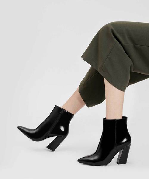 CHARLES & KEITH(チャールズ & キース)の「スランテッドブロックヒールブーツ / SLANTED BLOCK HEEL BOOTS(ブーツ・レディース・ライトグレー/ブラック/バーガンディー・23cm/23.5cm/24.5cm/25cm/25.5cm/22.5cm)」の21枚目の写真