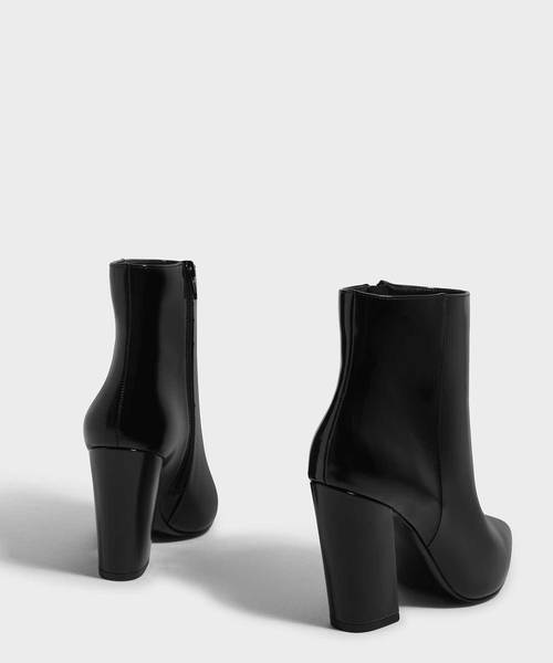 CHARLES & KEITH(チャールズ & キース)の「スランテッドブロックヒールブーツ / SLANTED BLOCK HEEL BOOTS(ブーツ・レディース・ライトグレー/ブラック/バーガンディー・23cm/23.5cm/24.5cm/25cm/25.5cm/22.5cm)」の19枚目の写真