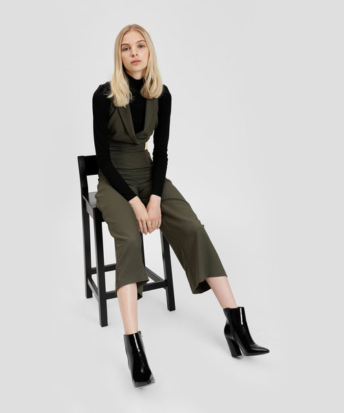 CHARLES & KEITH(チャールズ & キース)の「スランテッドブロックヒールブーツ / SLANTED BLOCK HEEL BOOTS(ブーツ・レディース・ライトグレー/ブラック/バーガンディー・23cm/23.5cm/24.5cm/25cm/25.5cm/22.5cm)」の17枚目の写真