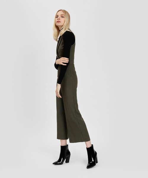 CHARLES & KEITH(チャールズ & キース)の「スランテッドブロックヒールブーツ / SLANTED BLOCK HEEL BOOTS(ブーツ・レディース・ライトグレー/ブラック/バーガンディー・23cm/23.5cm/24.5cm/25cm/25.5cm/22.5cm)」の16枚目の写真