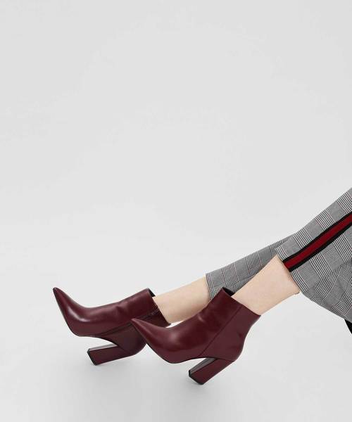 CHARLES & KEITH(チャールズ & キース)の「スランテッドブロックヒールブーツ / SLANTED BLOCK HEEL BOOTS(ブーツ・レディース・ライトグレー/ブラック/バーガンディー・23cm/23.5cm/24.5cm/25cm/25.5cm/22.5cm)」の9枚目の写真